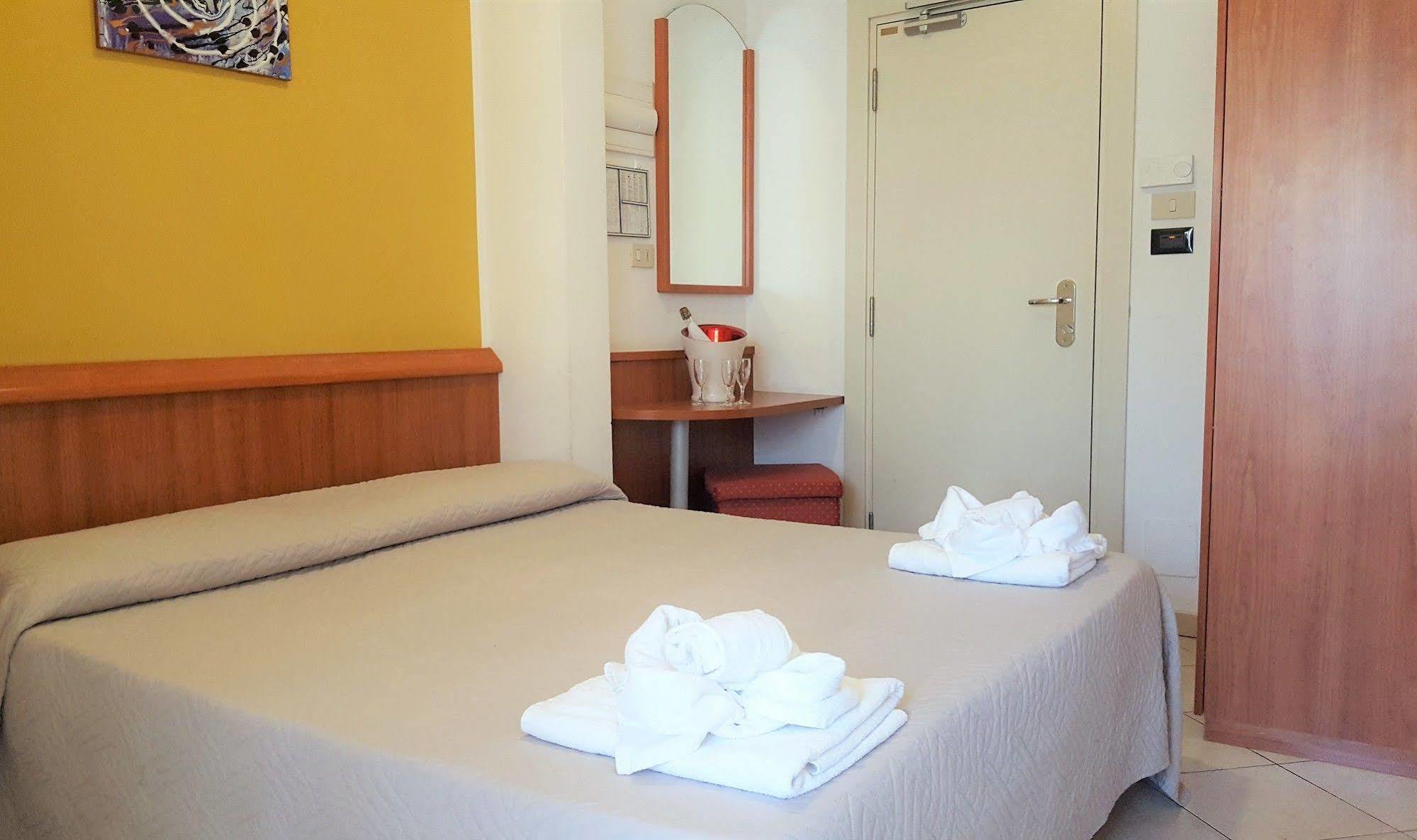 Hotel Bengasi ريميني المظهر الخارجي الصورة